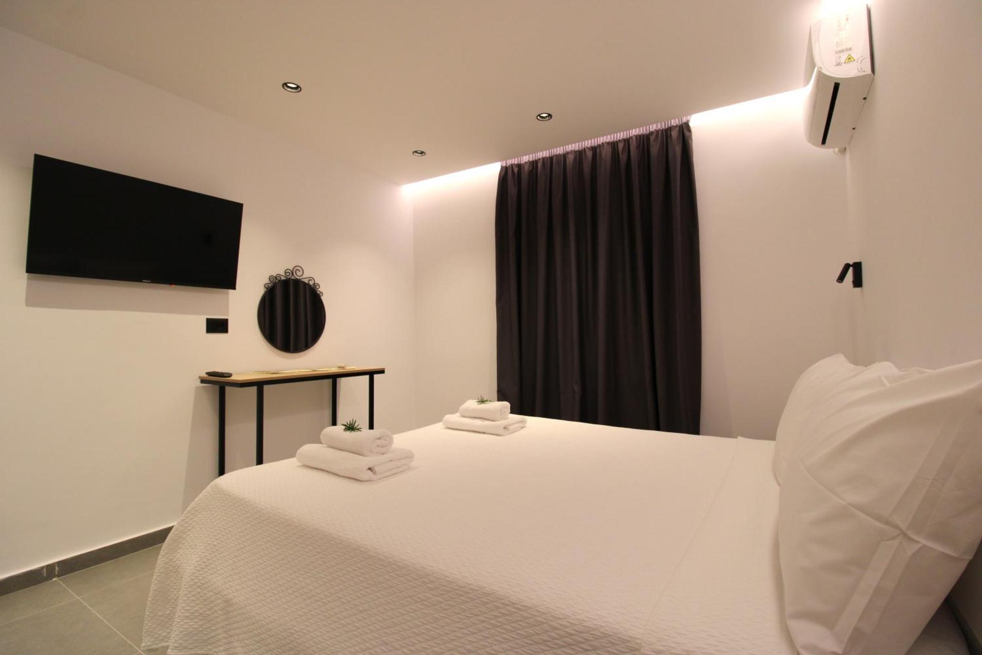 Melina'S Seaside Retreat Aparthotel Ksamil Bagian luar foto