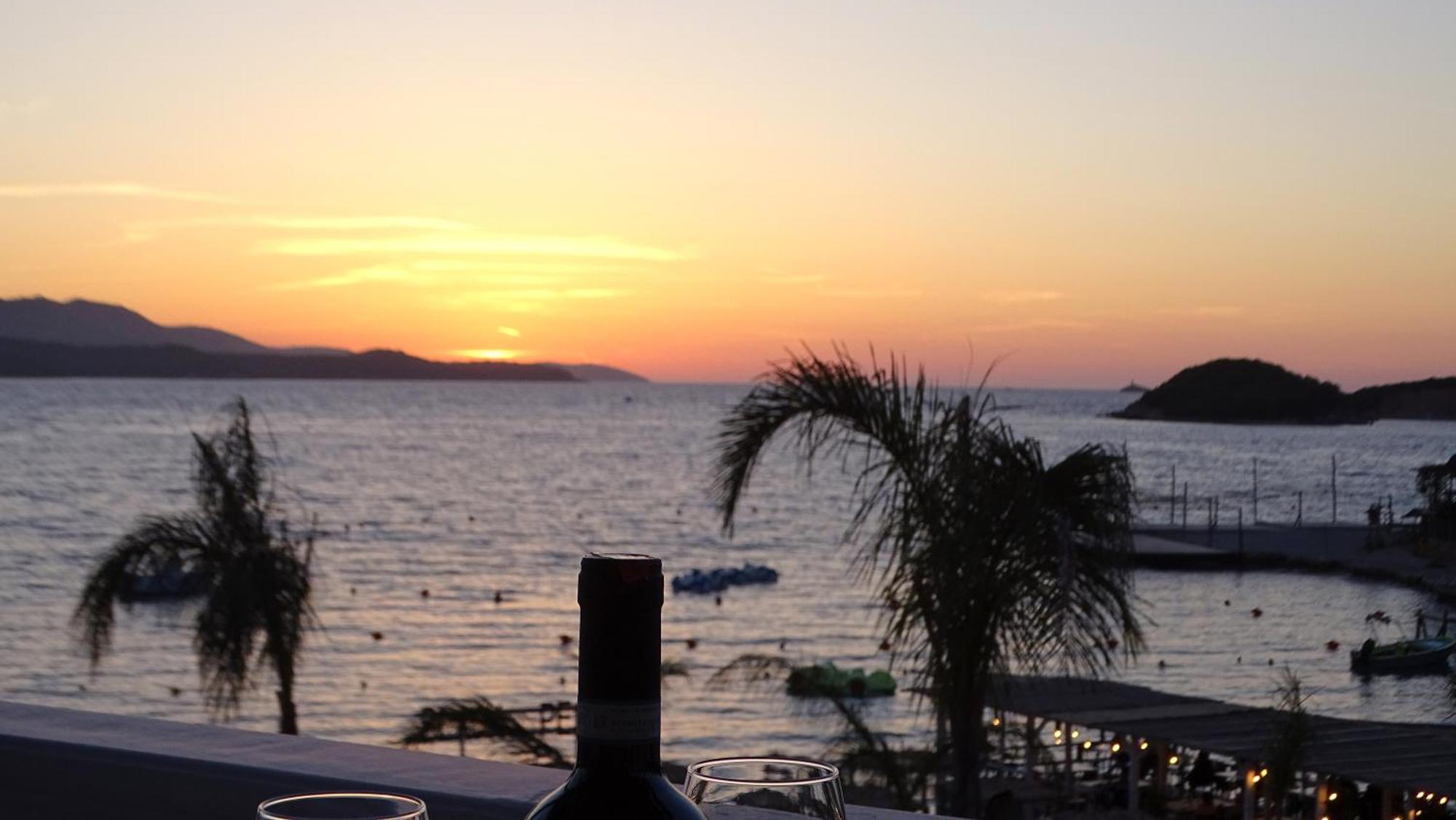 Melina'S Seaside Retreat Aparthotel Ksamil Bagian luar foto