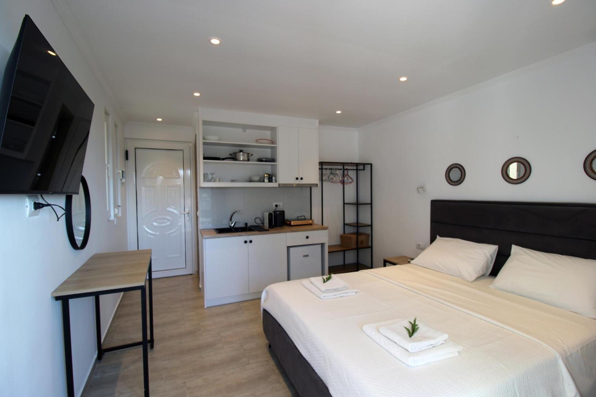 Melina'S Seaside Retreat Aparthotel Ksamil Bagian luar foto