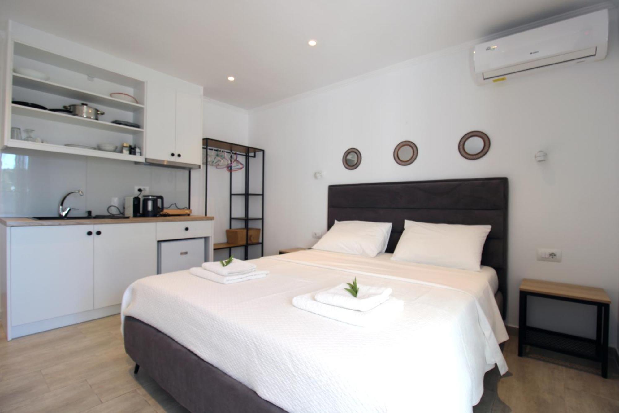 Melina'S Seaside Retreat Aparthotel Ksamil Bagian luar foto